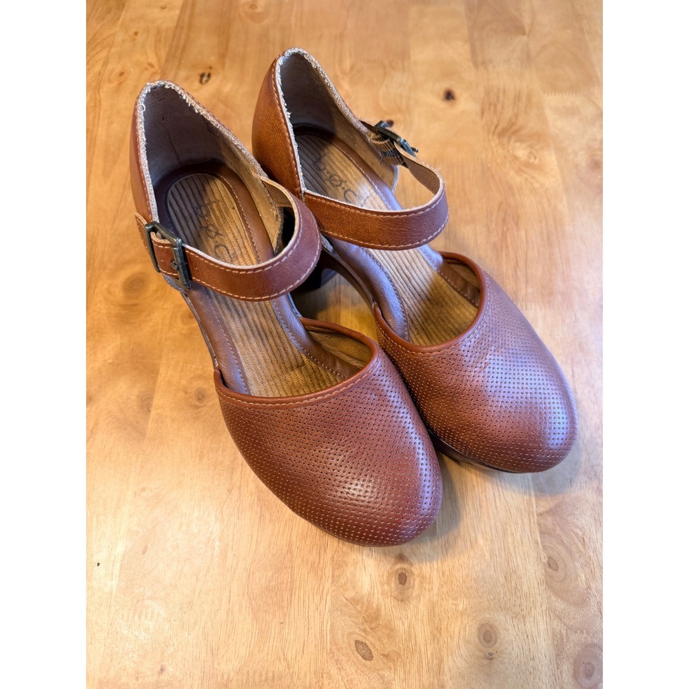 b.o.c. Born Concept Mary Jane Clogs Tan Brown Perforated Platform Heels 6